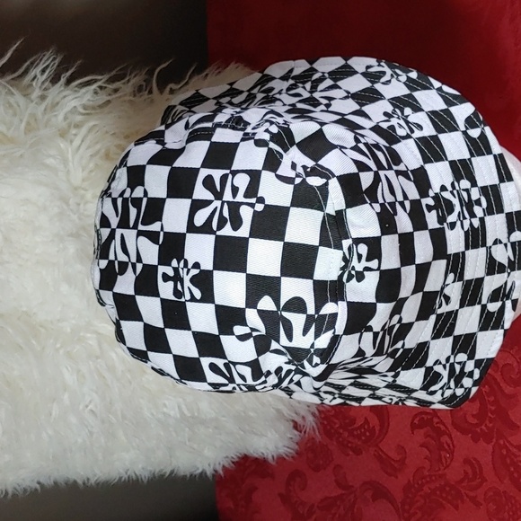 Zoo York Black & White Checkered Unisex Bucket Hat - Picture 4 of 10